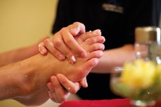 Spa Pediküre mit Lack (ca. 60 Min.)   