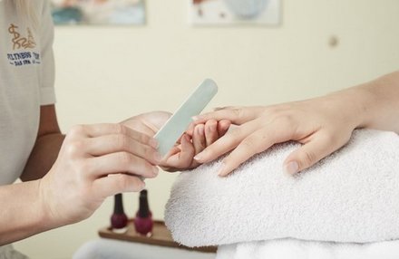 Spa Maniküre für sie/ihn mit Lack/Politur (ca. 50 Min.)