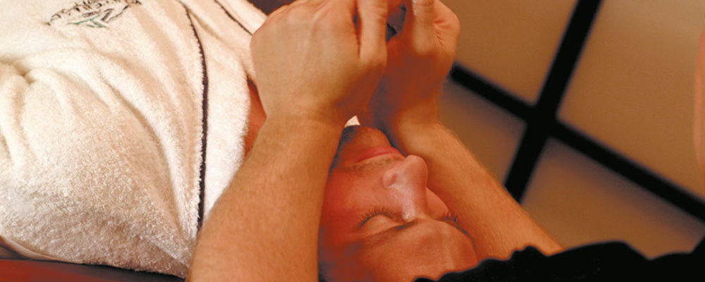 Pristabhyanga inkl. Muk-Abhyanga (Kopf- und Gesichtsmassage, ca. 45 Min.)