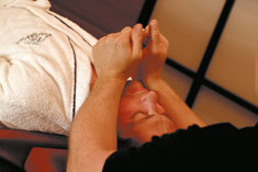 Pristabhyanga inkl. Muk-Abhyanga (Kopf- und Gesichtsmassage, ca. 45 Min.)