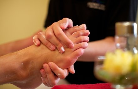 Fußreflexzonenbehandlung mit Fußbad (ca. 40 Min.)