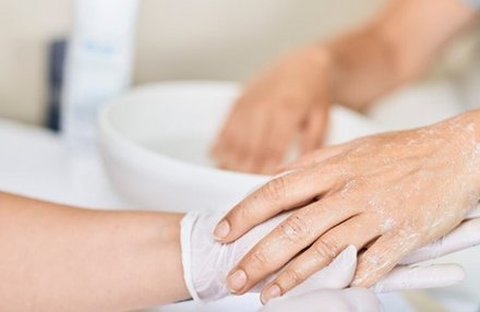 Spa Maniküre für sie/ihn (ca. 40 Min.)