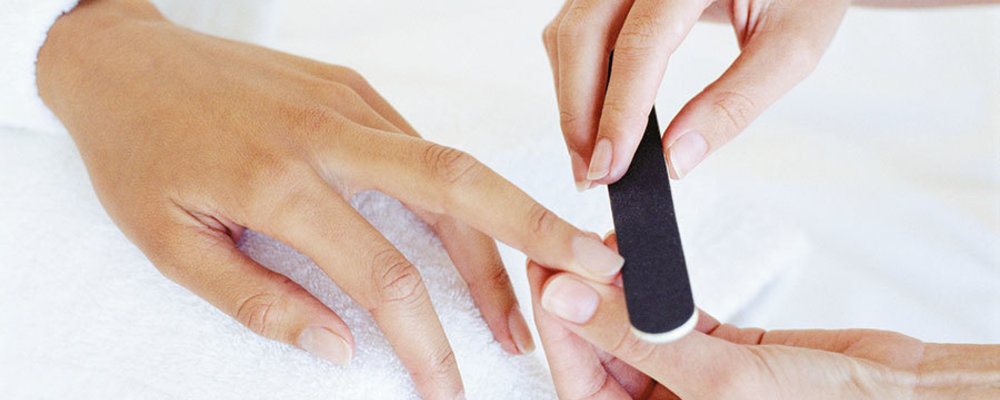 Maniküre für sie/ihn (ca. 40 Min.)