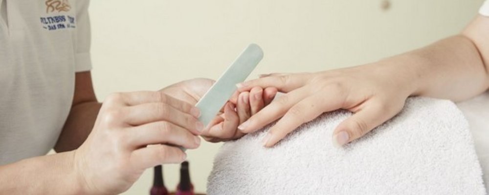 Spa Maniküre für sie/ihn mit Lack/Politur (ca. 50 Min.)