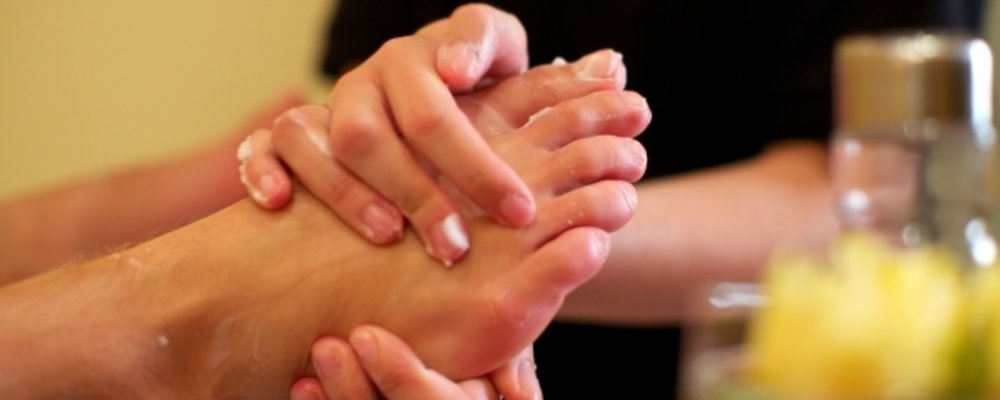 Fußreflexzonenbehandlung mit Fußbad (ca. 40 Min.)
