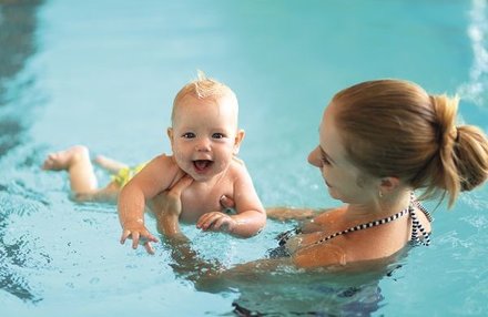 Baby- & Kleinkinderschwimmen in der Gruppe (ca. 45 Min.)