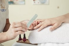 Spa Maniküre für sie/ihn mit Lack/Politur (ca. 50 Min.)