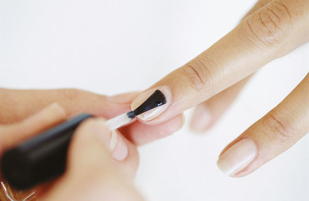 Maniküre für sie/ihn mit Lack/Politur (ca. 50 Min.)