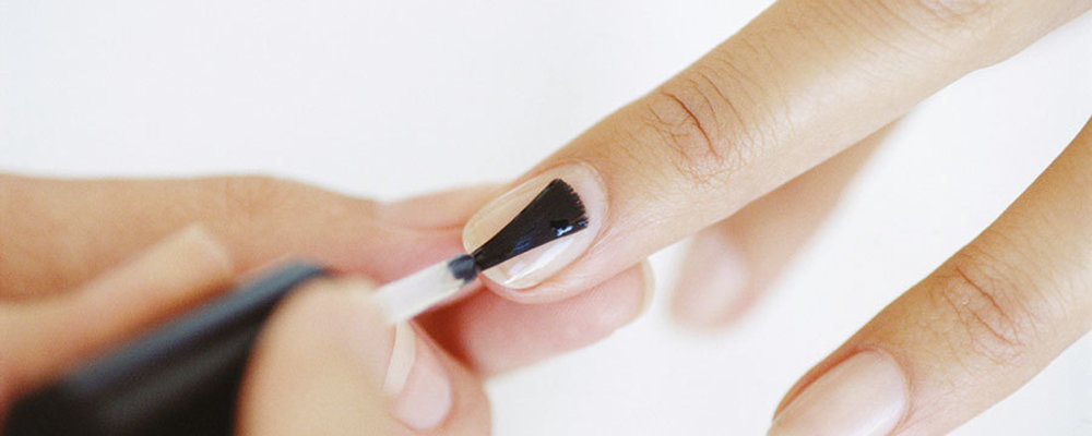 Maniküre für sie/ihn mit Lack/Politur (ca. 50 Min.)